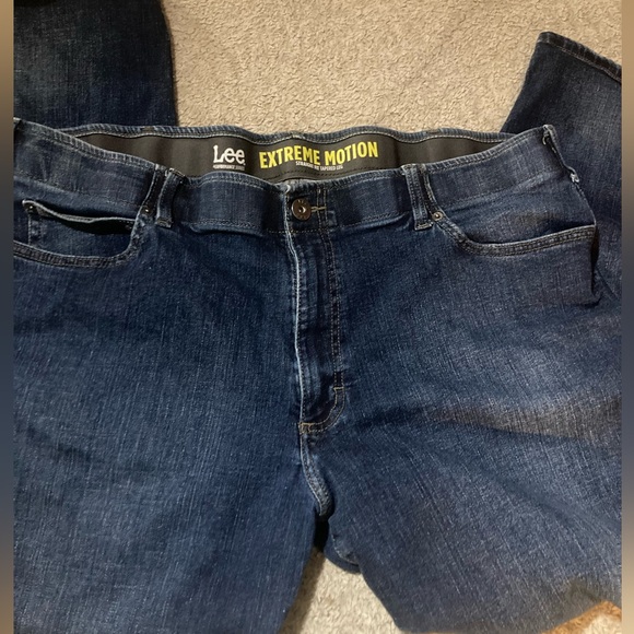 Lee Extreme Motion Jeans - Picture 3 of 6